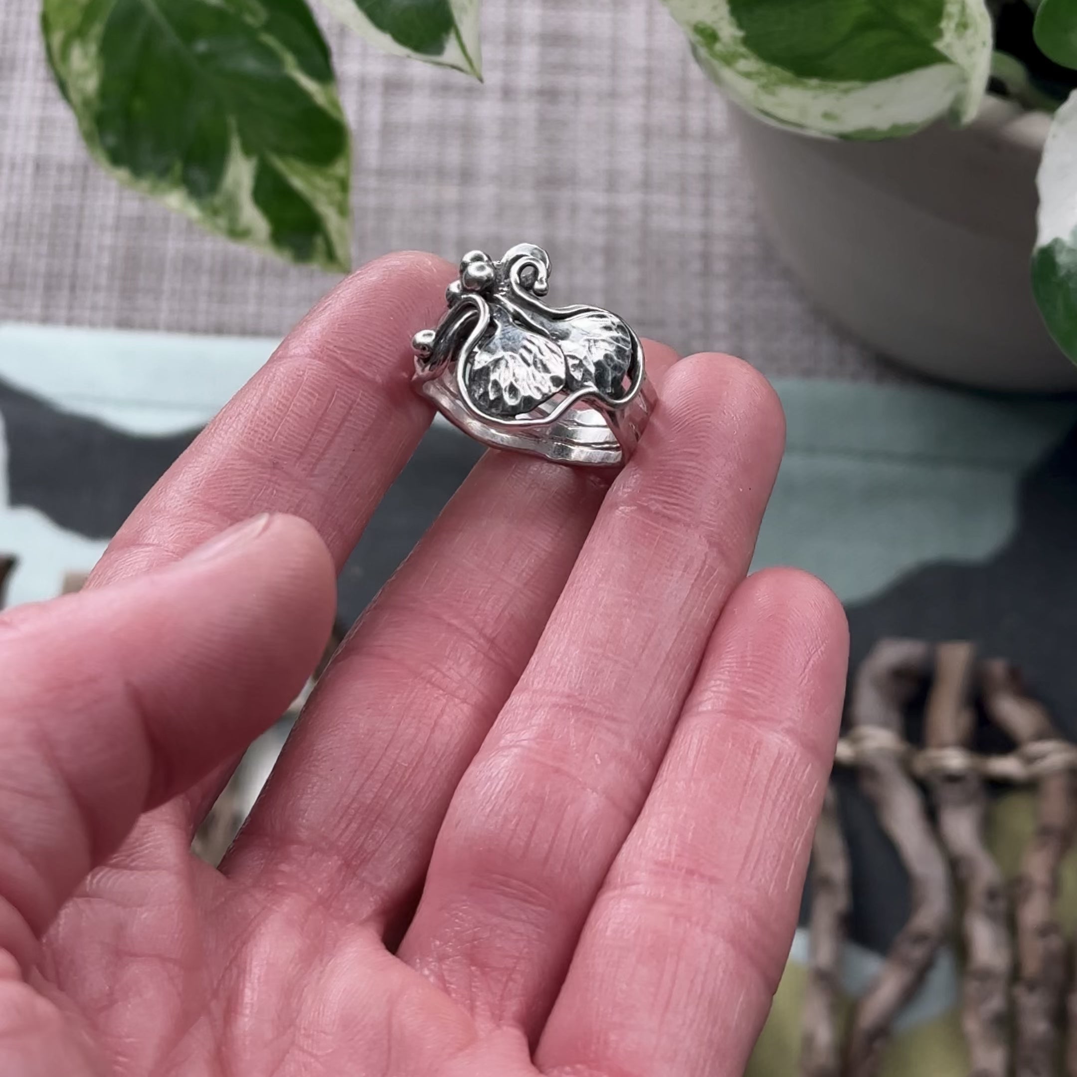 Load video: Size 9 Sculpture Ring