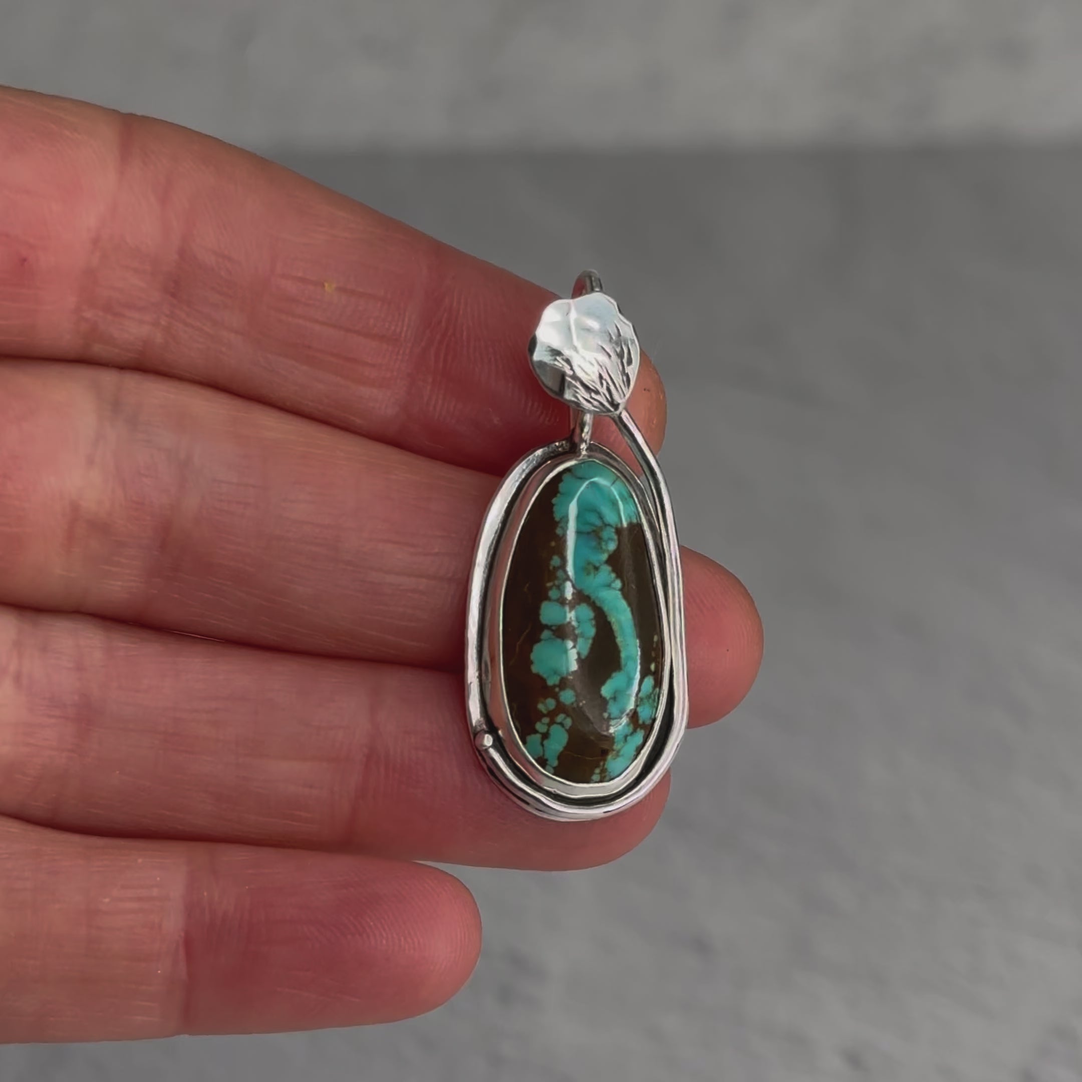 Load video: Turquoise and Flower Accent Pendant