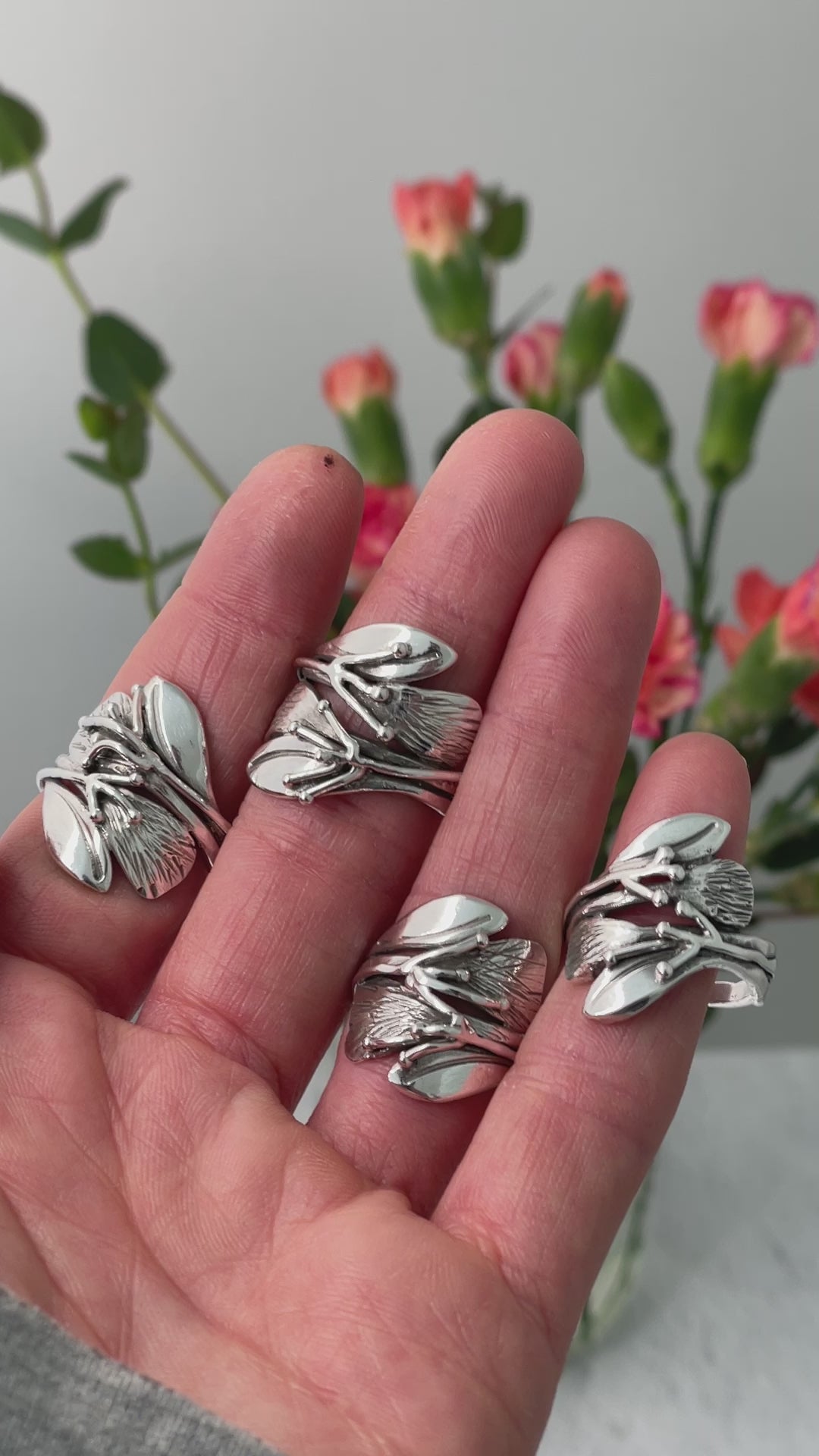 Load video: Sculpted Vine Ring